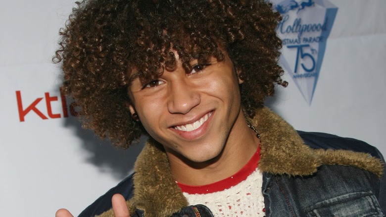 Corbin Bleu sorride nel 2006