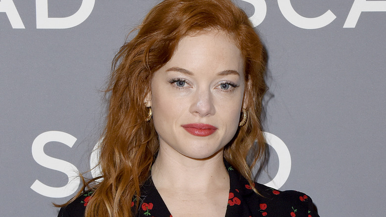 Jane Levy accigliata