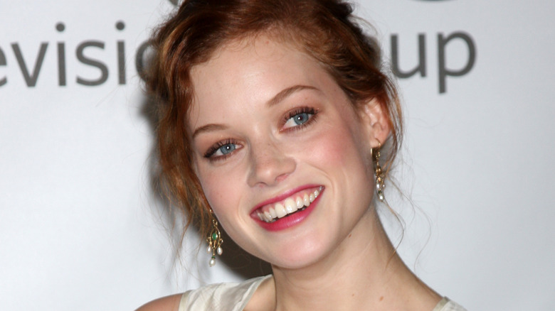 Jane Levy ridendo