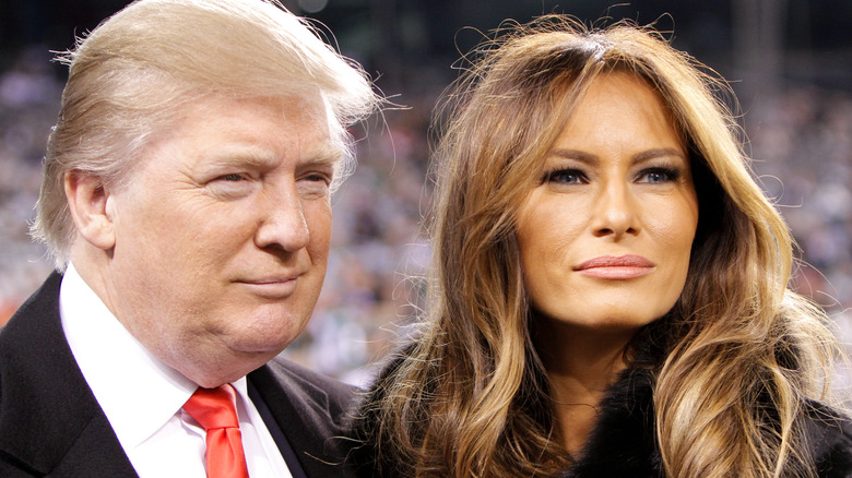 Donald Melania Trump sorride insieme