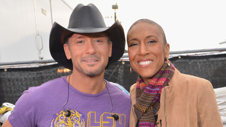 Tim McGraw e Robin Roberts, entrambi sorridenti