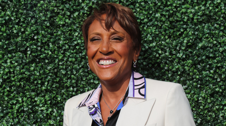 Robin Roberts sorride