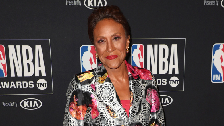 Robin Roberts sorride sul red carpet