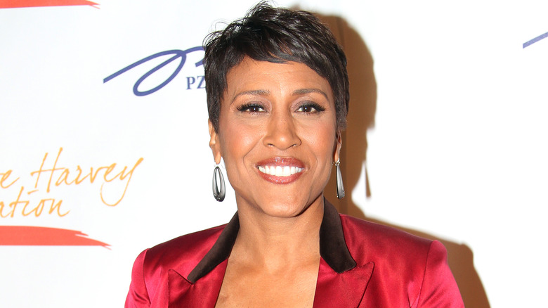 Robin Roberts sorride sul red carpet