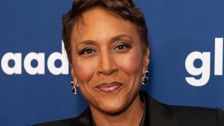 Robin Roberts sorride