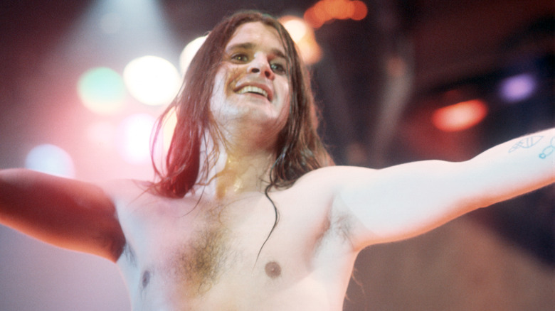 Ozzy Osbourne si esibisce con i Black Sabbath