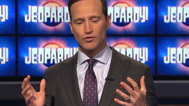 Mike Richards parla di Jeopardy!  impostato