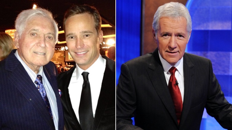 Monty Hall e Mike Richards posano insieme, Alex Trebek su Jeopardy!  impostato