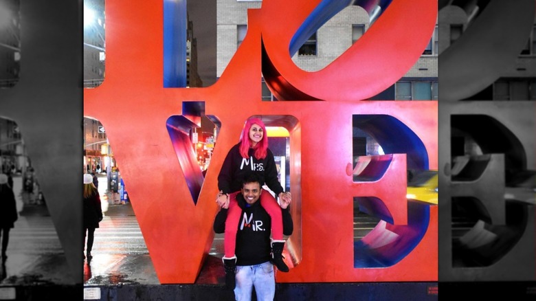 Minaxi e Vishnu a Times Square a New York