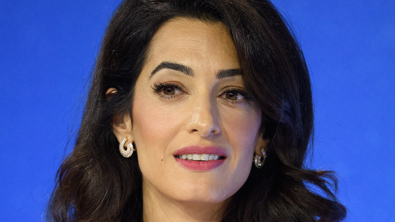 Amal Clooney forgia 