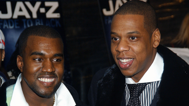 Kanye West e Jay-Z sorridono