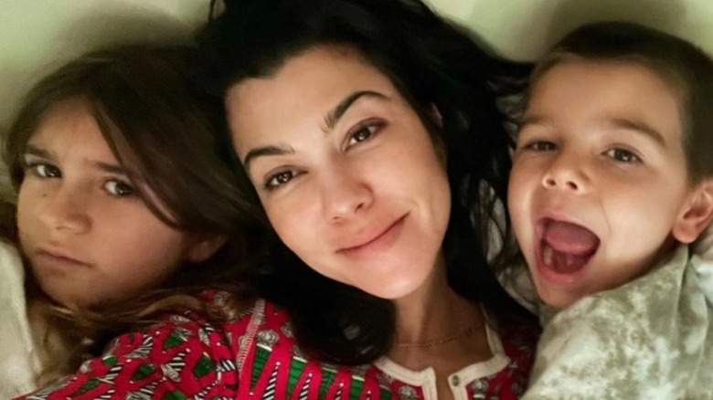 Penelope Disick, Kourtney Kardashian e Reign Disick si fanno un selfie