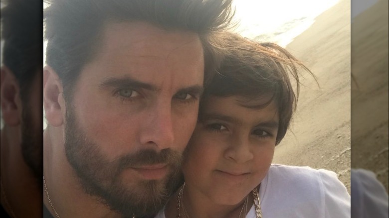 Scott Disick si fa un selfie con Mason Disick