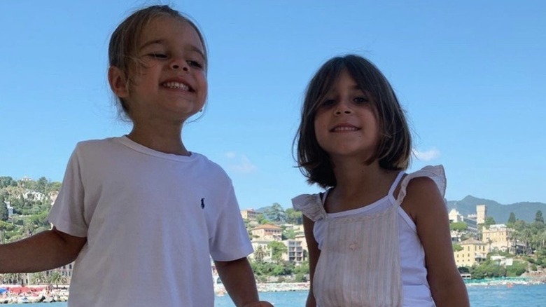 Reign Disick e Penelope Disick sorridono