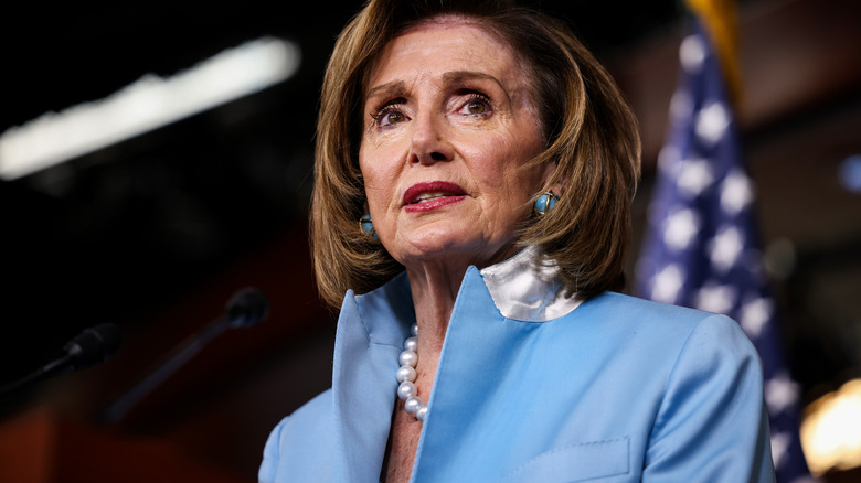 Nancy Pelosi accigliata