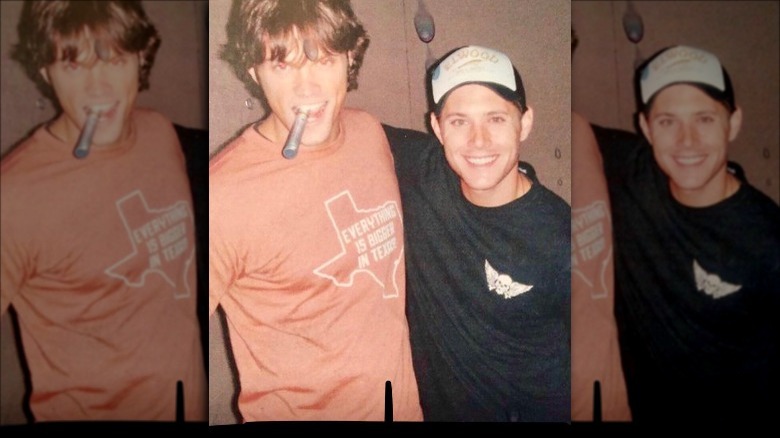 Jared Padalecki con un sigaro accanto a Jensen Ackles