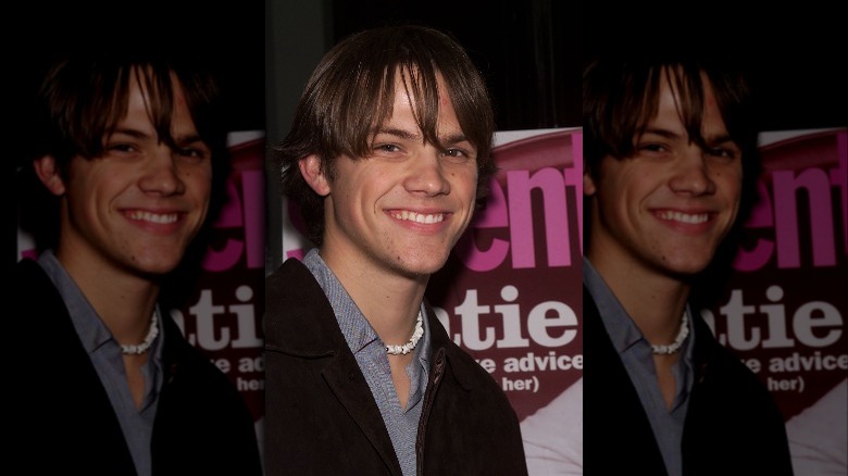 Jared Padalecki sorride a un evento nel 2002