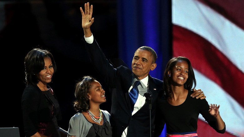 Barack Obama e la sua famiglia in posa per le foto