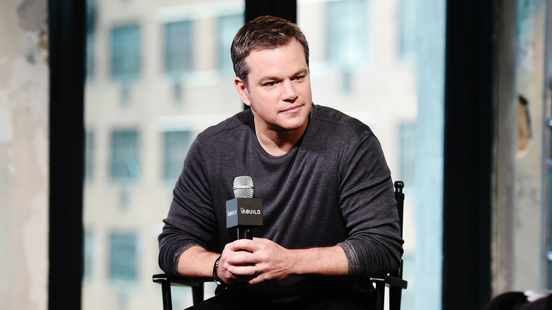 Matt Damon seduto