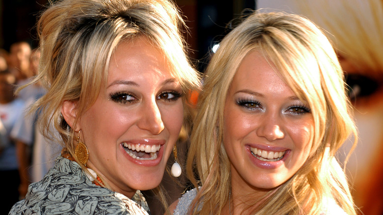 Haylie Duff e Hilary Duff sul red carpet