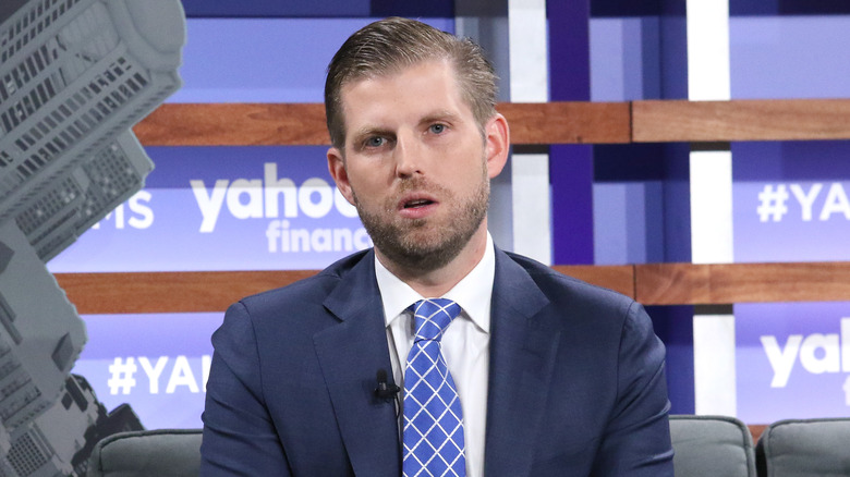 Eric Trump parla durante l'intervista