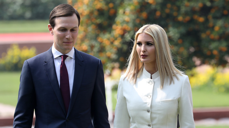 Jared Kushner e Ivanka Trump a piedi