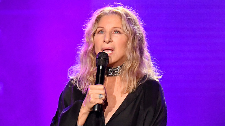 Barbra Streisand canta