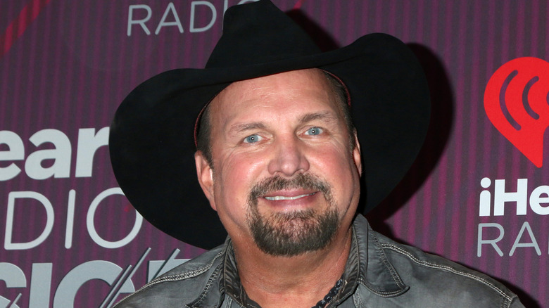 Garth Brooks con un cappello