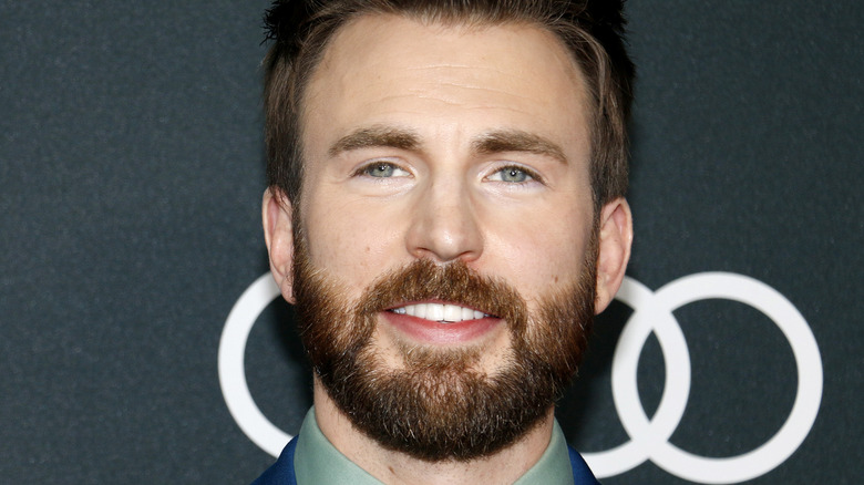 Chris Evans con la barba folta