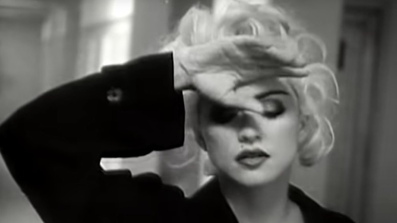 Madonna nel video musicale di Justify My Love