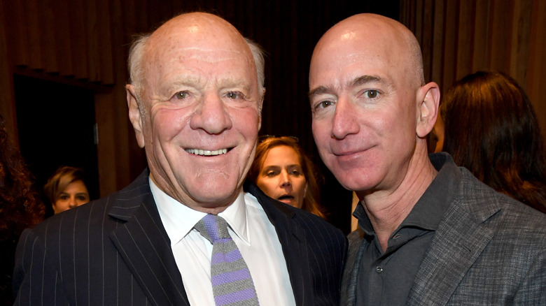 Barry Diller e Jeff Bezos sorridono