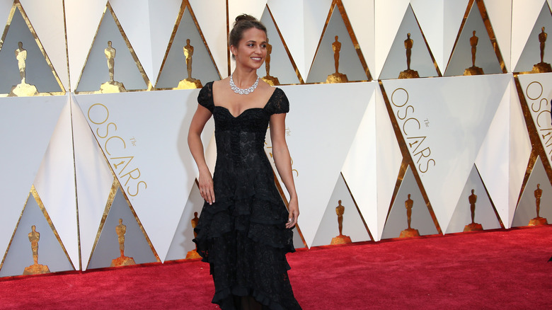 Alicia Vikander sul red carpet degli Oscar