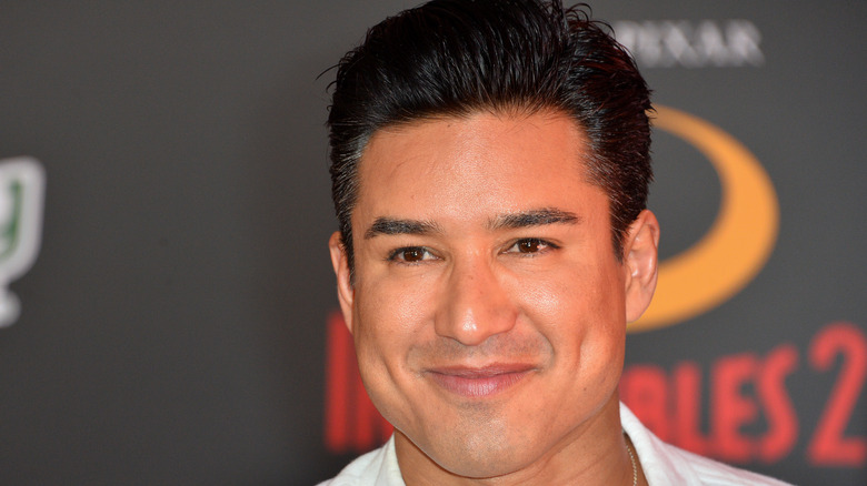 Mario Lopez sorride