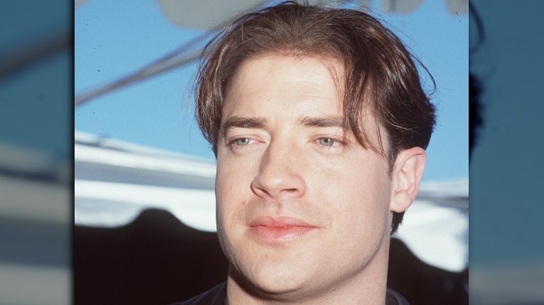 Brendan Fraser distoglie lo sguardo