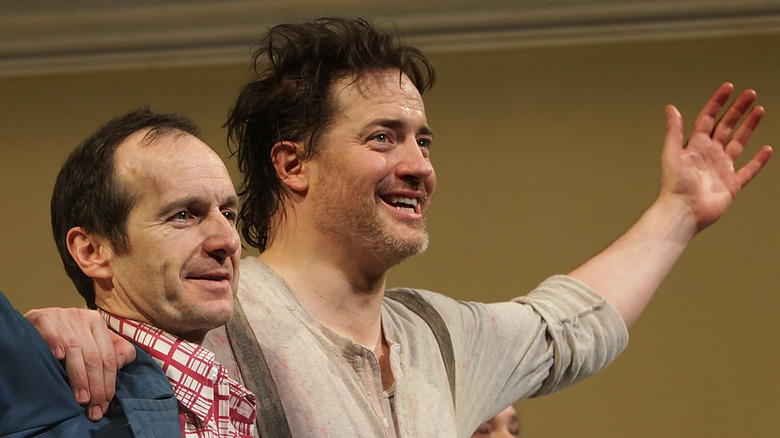 Brendan Fraser e Denis O'Hare a braccetto