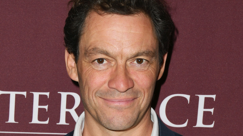 Dominic West sorridente