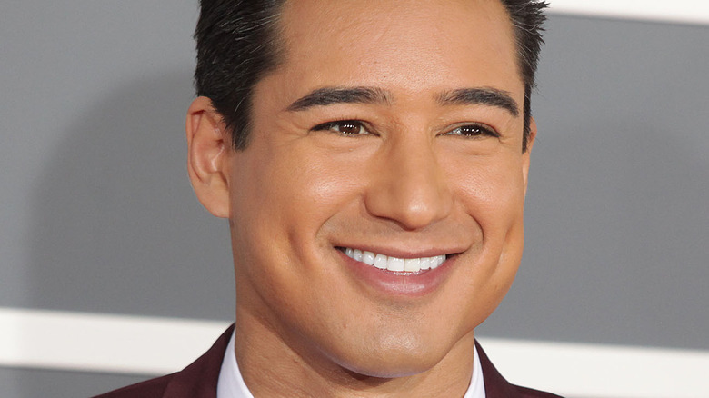 Mario Lopez sorride