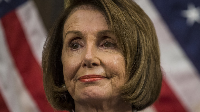 Nancy Pelosi sorride