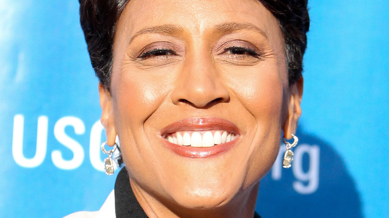 Robin Roberts sorride