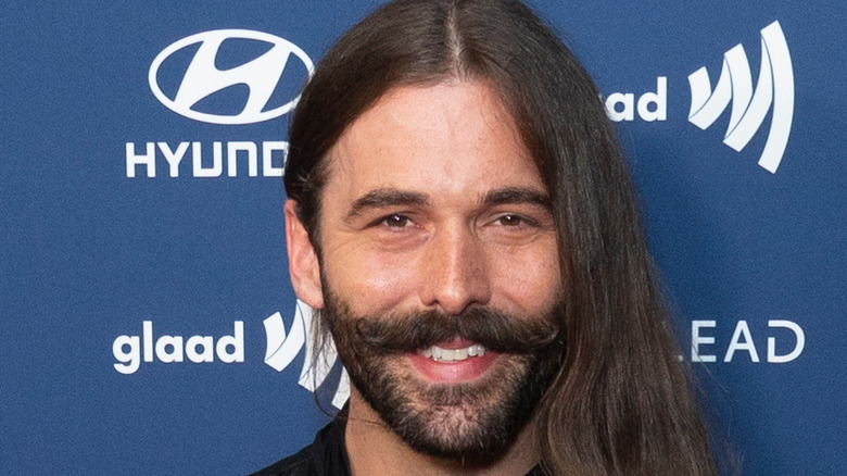 Jonathan Van Ness sorridente