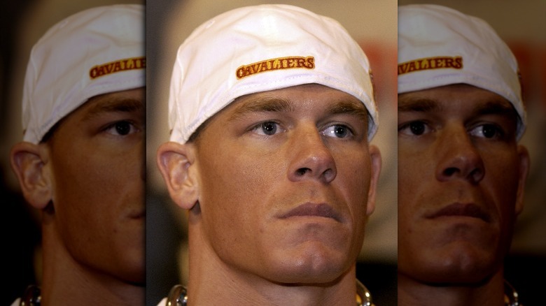 John Cena con cappello e collana