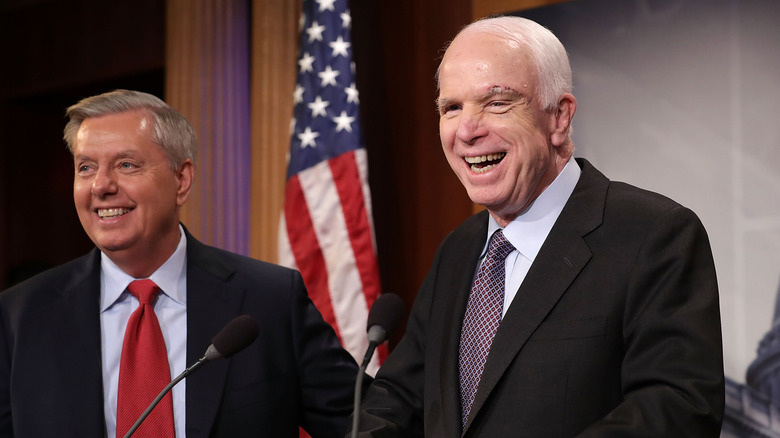 Lindsey Graham ride con John McCain