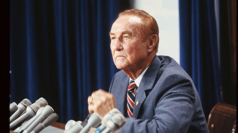 Strom Thurmond al Senato, seduto