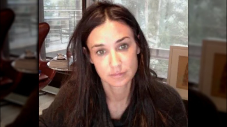 Demi Moore ha una brutta giornata per i capelli