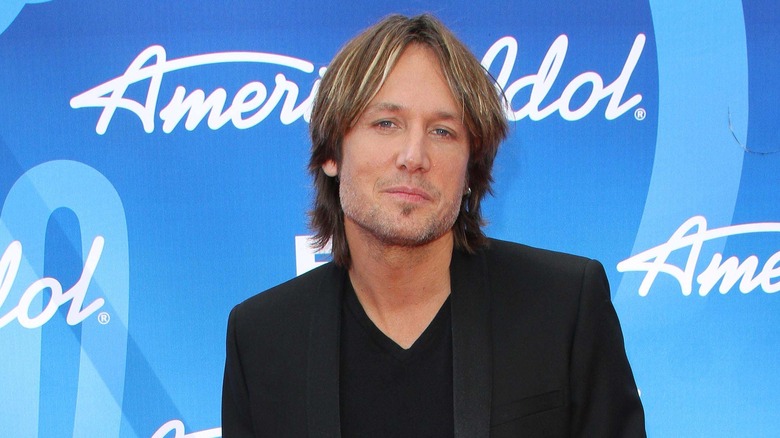 Keith Urban guarda 