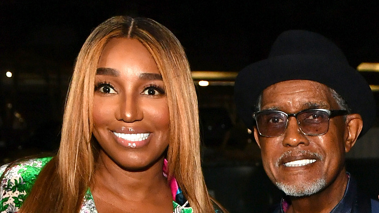 NeNe Leakes e Gregg Leakes sorridono