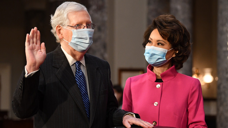 Mitch McConnell, Elaine Chao in posa