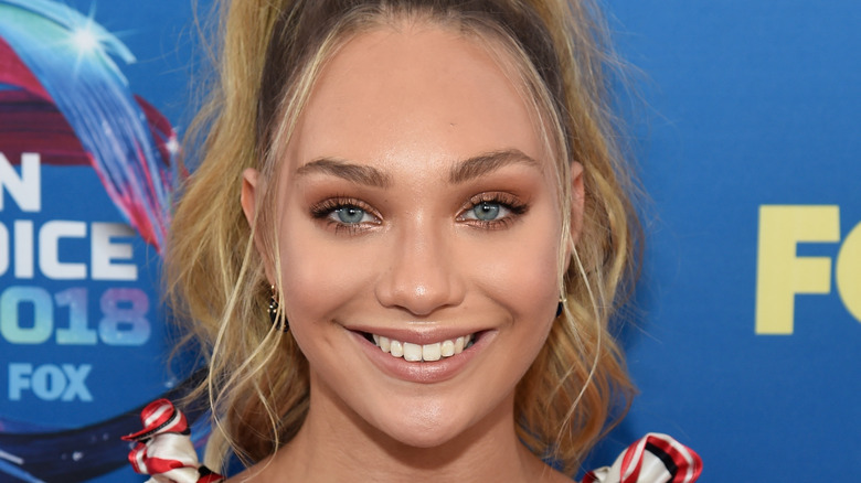 Maddie Ziegler sorride