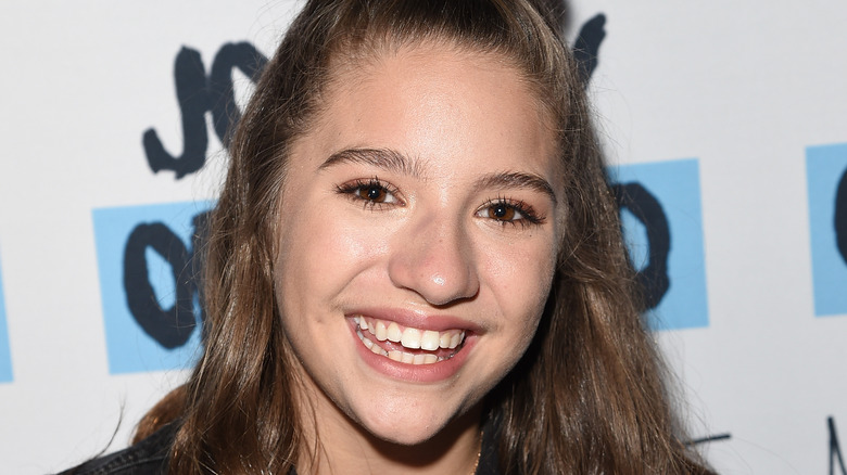 Mackenzie Ziegler sorride