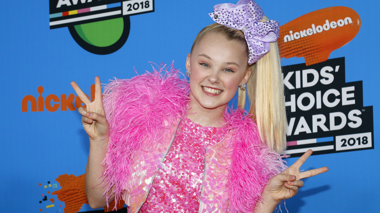 JoJo Siwa sorride